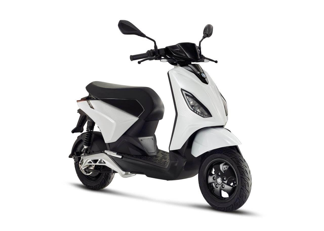 Piaggio 1 accessori bauletto e parabrezza Givi e Shad