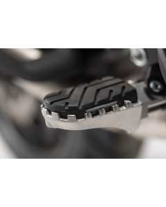 Coppia di pedene reoglabili SW-Motech FRS.04.011.10101/S specifiche per moto Ktm 790 Adventure  e Adventure R.