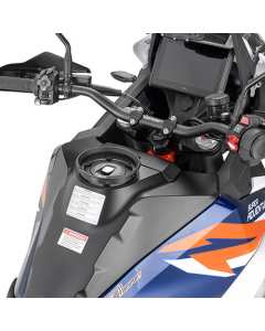 La flangia Givi BF59 permette di montare sulla moto KTM 1290 Super Adventure R dal 2021 le borse serbatoio con aggancio Tanklock o TanklockED.