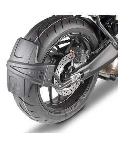 Givi RM2159KIT kit per montare il paraspruzzi in ABS nero RM02 sulla moto Yamaha Tracer 9 dal 2021.