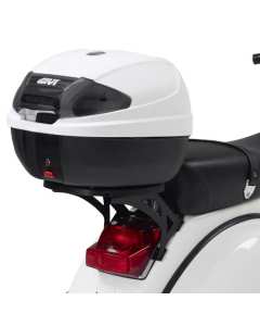 Attacco posteriore specifico per bauletto Givi SR5603 per moto PIAGGIO Vespa PX 125-150 (11 > 17) con piastra inclusa per un montaggio facile e veloce