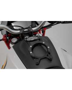 Flangia metallica SW-Motech TRT.00.640.31500/B Tankring Evo studiata per montare le borse da serbatoio sulla Moto Guzzi V85TT.