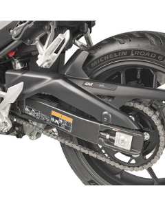 Parafango ruota posteriore in ABS nero opaco Givi MG1203 per la moto Honda NX500 dal 2024.