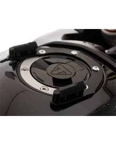 Hepco & Becker 5167658 00 01 aggancio borsa da serbatoio su Tiger 900 GT e Pro dal 2024.