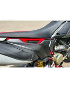 CNC Racing ZA277Y cover laterali posteriori in carbonio per Ducati Hypermotard 698 Mono.