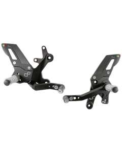 Lightech FTRKA013 pedane regolabili con poggia piedi fisso per Kawasaki Z500 e Ninja 500 dal 2024.