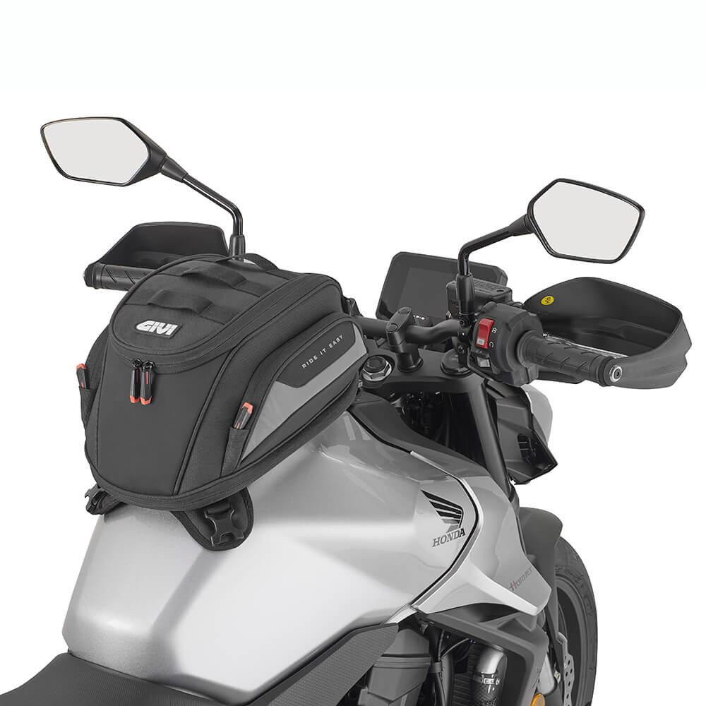 Givi EASY04 borsa da serbatoio moto espandibile. Borsa da serbatoio Givi EASY04 montata su moto.