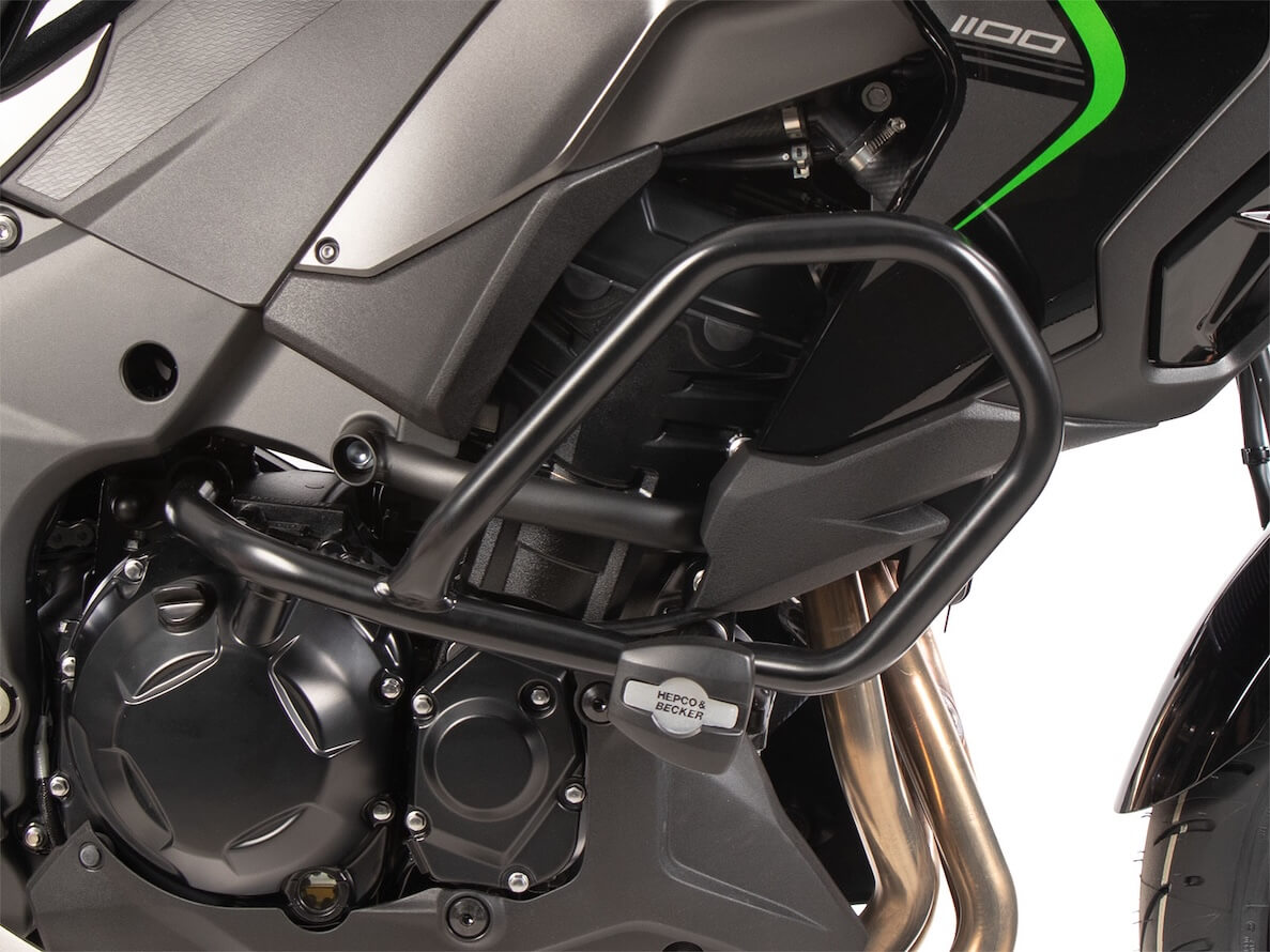 Kawasaki Versys 1100 dal 2025 barre paramotore Hepco nere 5012554 00 01. Coppia di barre paramotore nere Hepco & Becker 5012554 00 01.