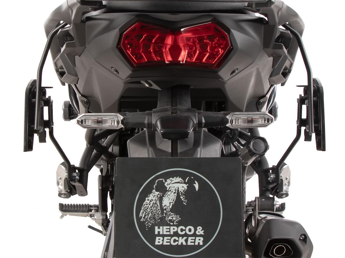 Coppia di telaietti Hepco & Becker C-Bow per la moto Kawasaki Versys 1100nSE dal 2025. Ingombro telaietti C-Bow sulla moto Kawasaki Versys 1100.