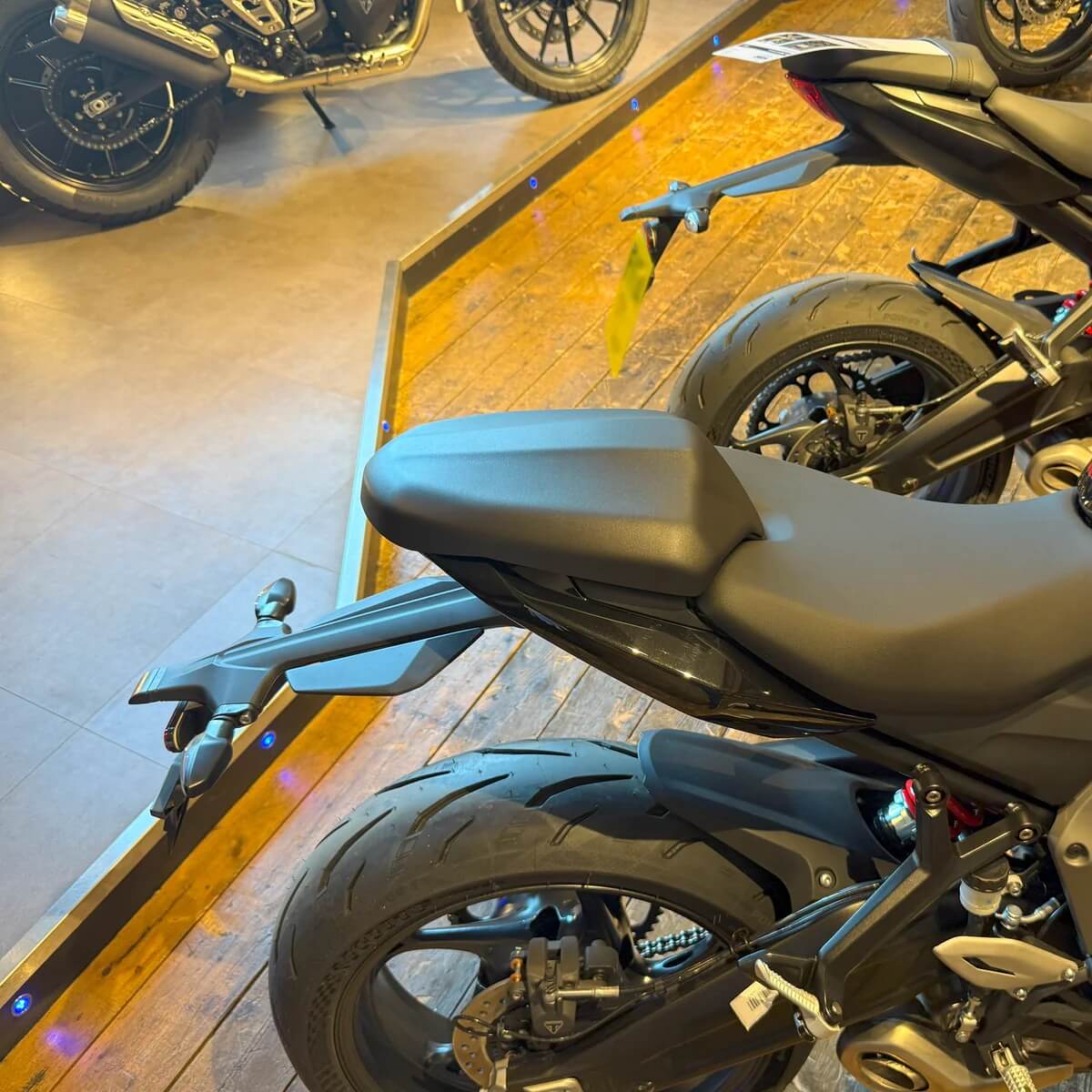Triumph Daytona 660 seat cover passeggero Pyramid. Copri sella passeggero nero opaco ABS per Triumph Daytona 660.