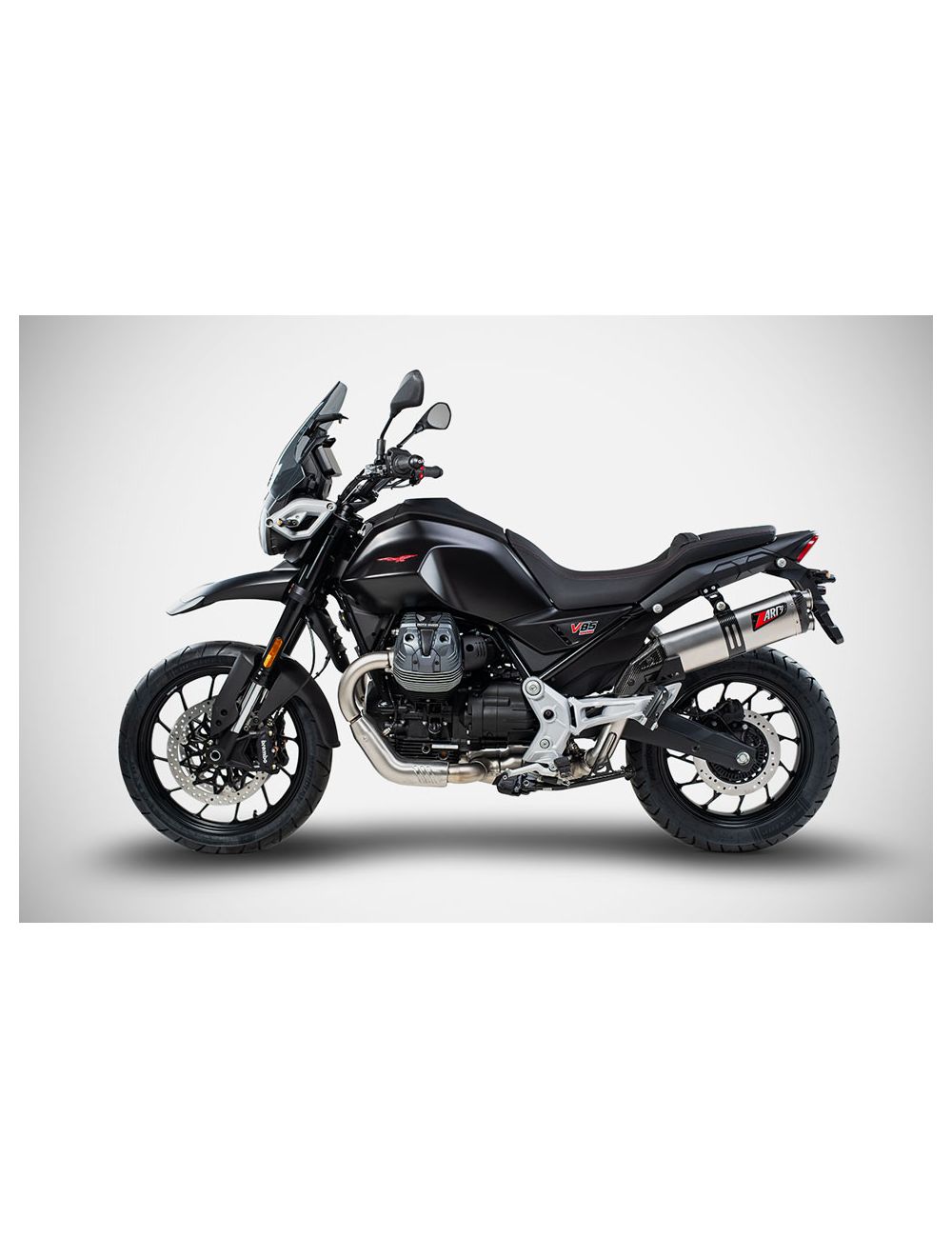 Moto Guzzi V85TT dal 2025 scarico Racing ZMG010S10SCR. Terminale di scarico Zard Racing ZMG010S10SCR leggero e performante per Moto Guzzi V85TT dal 2025.