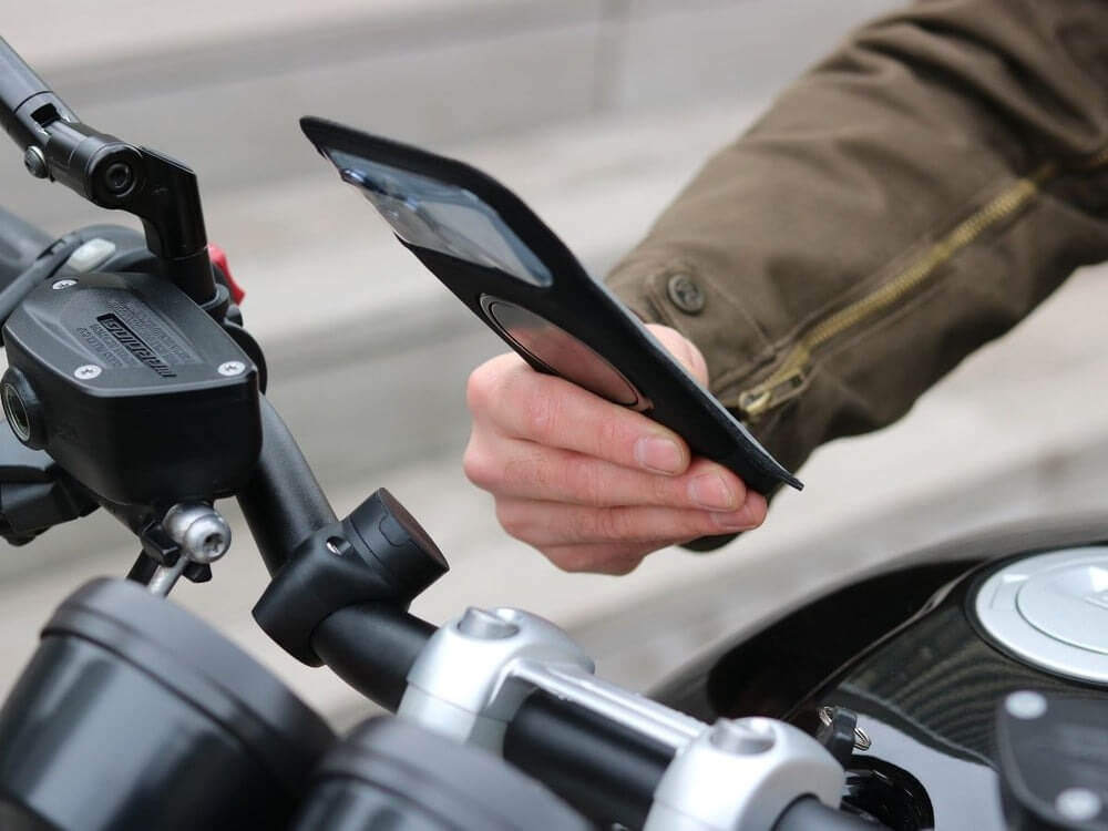 Aggancio moto al manubrio magnetico Shapeheart per custodie smartphone.
