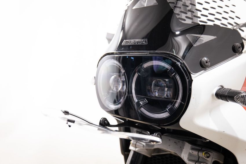 Isotta PF34 protezione faro moto Ducati DesertX realizzata in PMMA trasparente dallo spessore di 3mm.