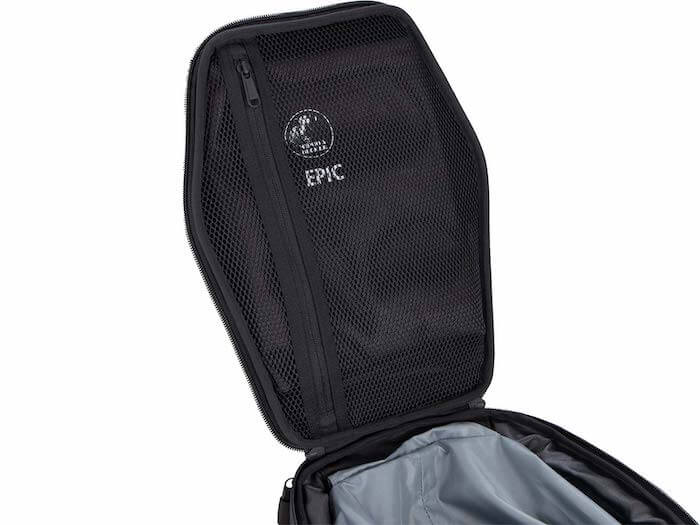 Epic 16 borsa serbatoio moto Hepco & Becker Materiali: EVA ad alta densità, Hypalon resistente agli strappi e poliestere balistico 840D Colore: nero Impermeabilità: materiale esterno idrorepellente con sacca interna impermeabile chiusura roll-top Sistema Onterno borsa da serbatoio Hepco & Becker Epic 16