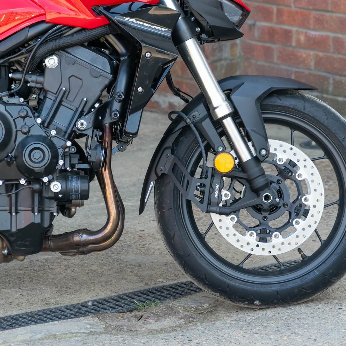 Honda CB1000 Hornet estensione parafango anteriore Pyramid 051997. Estensione parafango anteriore anti spruzzi Pyramid 051997.