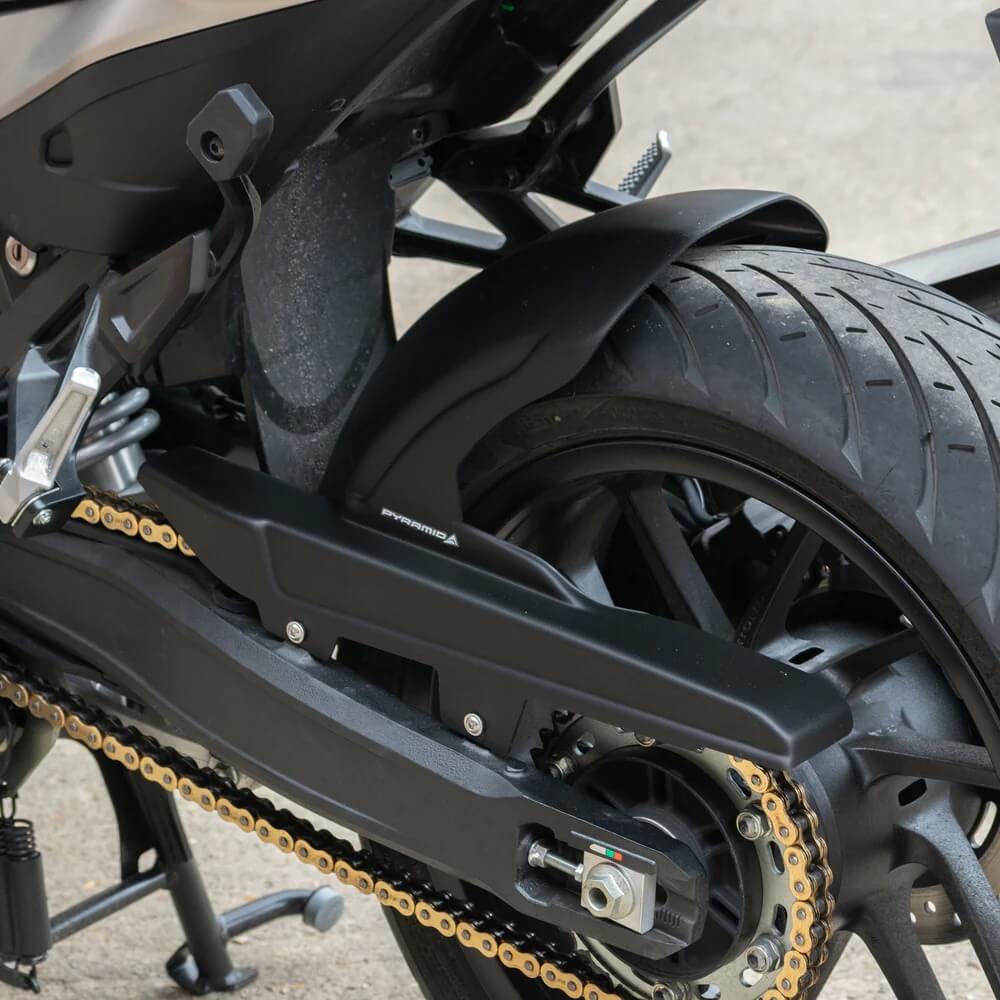 Honda NT1100 dal 2025 parafango nero Pyramid 071942M. Parafango nero per Honda NT1100 dal 2025.