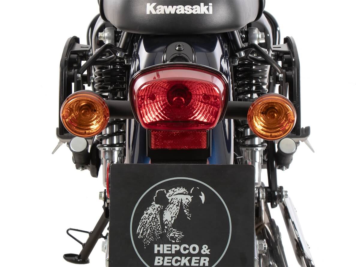 Coppia di telaietti neri Hepco & Becker 6302555 00 01 C-Bow per la moto Kawasaki W230. Ingombro telaietti C-Bow neri sulla moto Kawasaki W 230.