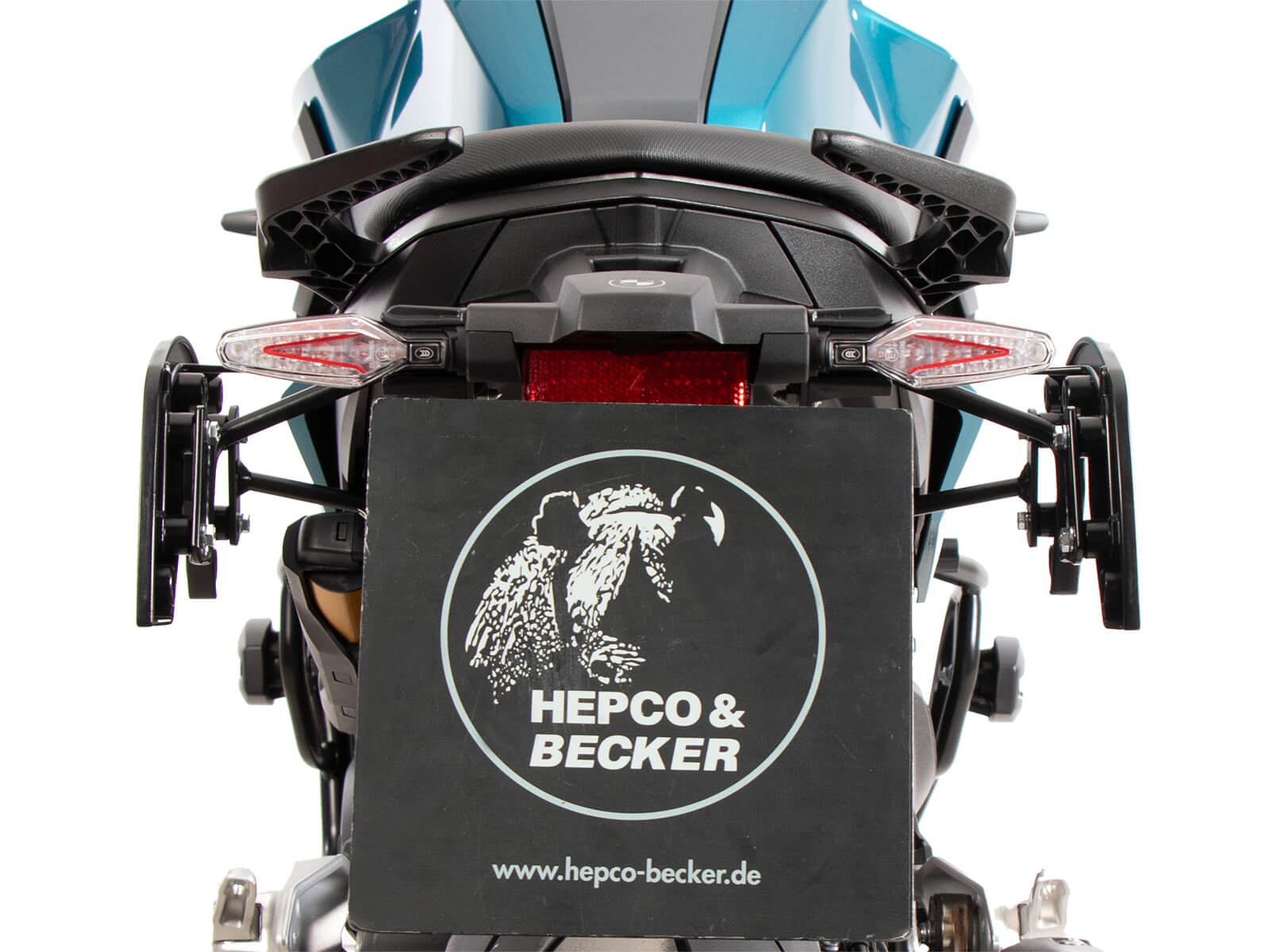 Coppia di telaietti Hepco & Becker C-Bow per la moto Bmw F900R dal 2025. Ingombro telaietti C-Bow sulla moto BMW F 900 R dal 2025.