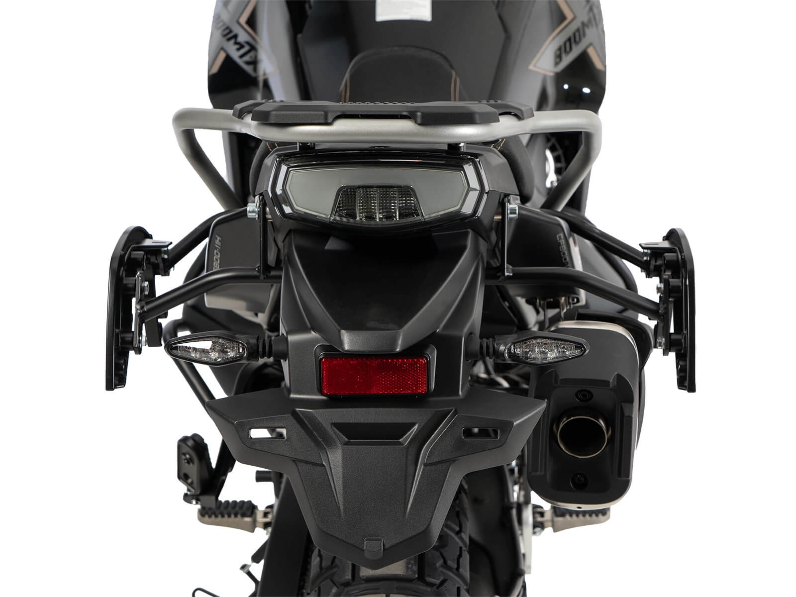 Coppia di telaietti Hepco & Becker C-Bow per la moto 800MT-X. Ingombro telaietti C-Bow sulla moto CFMOTO 800MT-X.