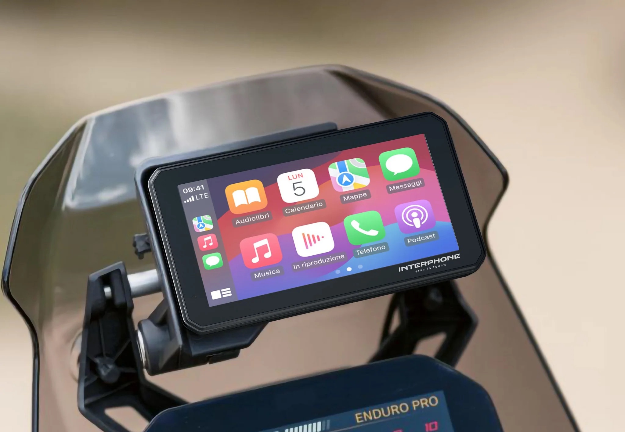 Smart display Sync55 per moto BMW. Interphone Sync55 INTERPHOSYNC55B, smart display 5,5” per BMW con installazione plug-and-play su supporto Navigator originale.