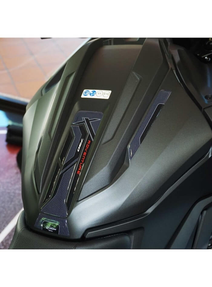 Adesivo carbon specifico per il serbatoio della moto Honda NC 750 X dal 2021