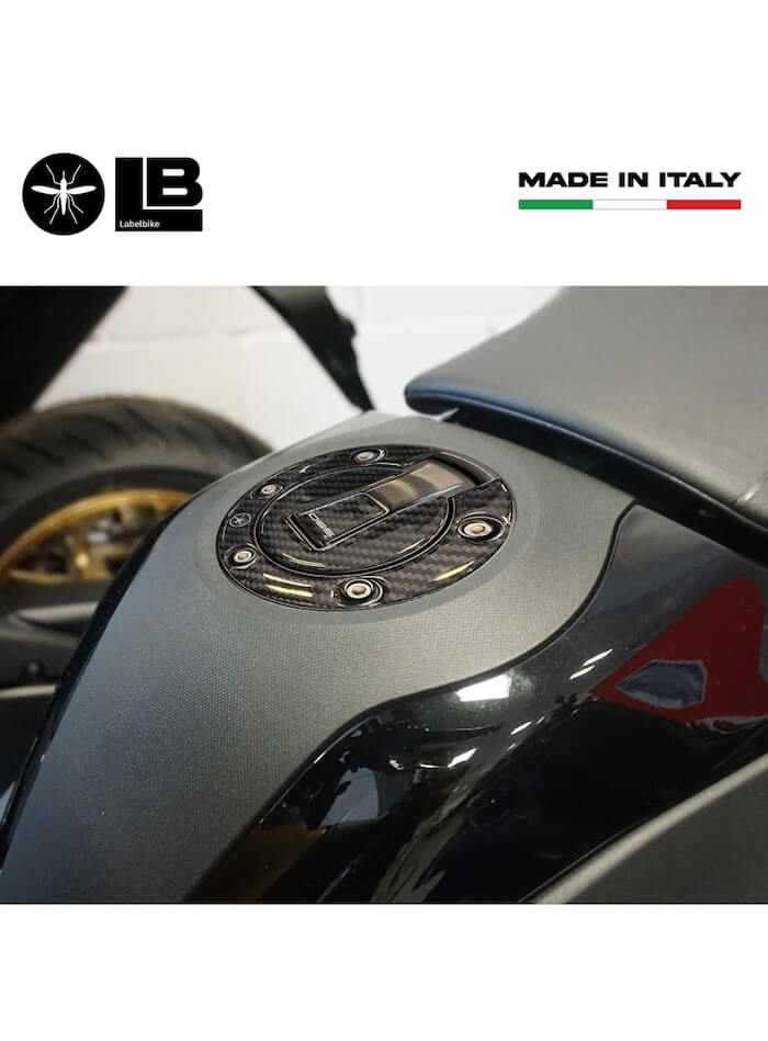 Adesivo carbon look per il tappo da serbatoio per la moto TMAX 560 dal 2022