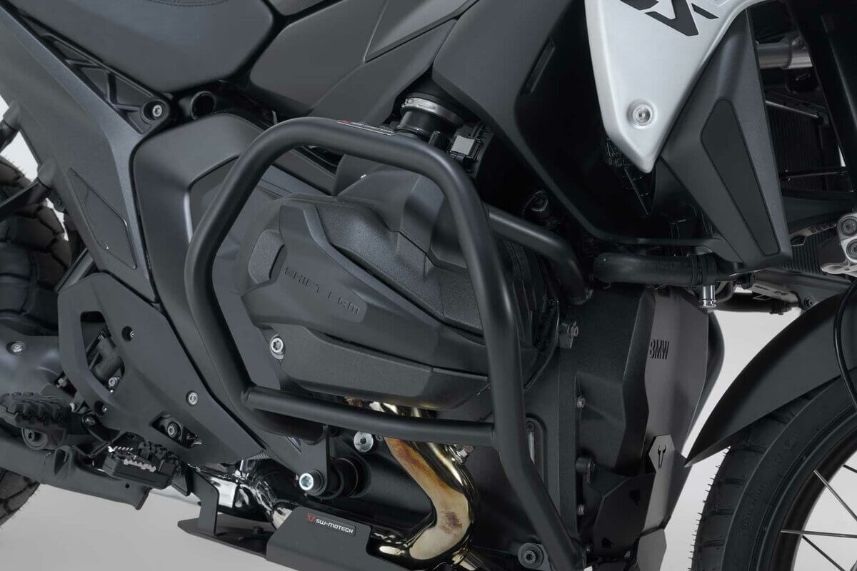 Paramotore inferiore nero tubolare per la moto BMW R 1300 GS. BMW R 1300 GS barre paramotore inferiori nere SW-Motech.