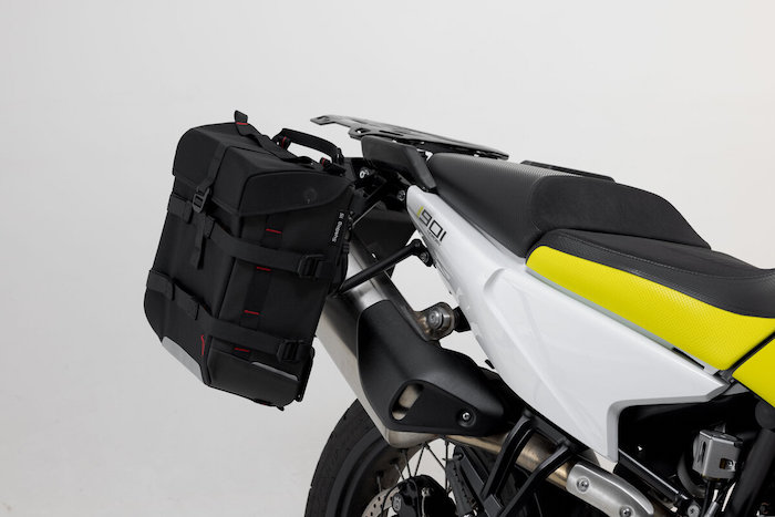 Borse Sysbag da 15 litri montate sulla moto Husqvarna Norden 901