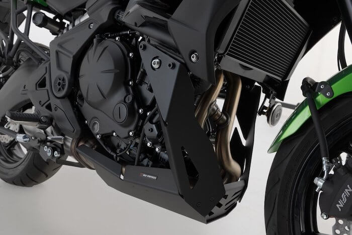 Kawasaki Versys 650 dal 2022 paracoppa in alluminio nero SW-Motech