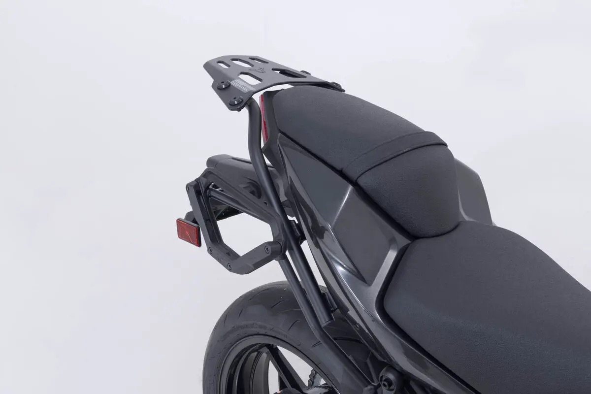 Piastra porta bauletto per la moto Kawasaki Z650 S. Piastra Street Rack SW-Motech GPT.08.866.16001/B.