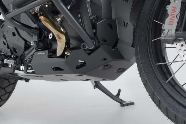 Paracoppa SW-Motech nero opaco per moto BMW R 1300 GS. Paracoppa in alluminio neroper la moto BMW R 1300 GS.