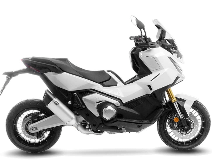 LeoVince 15614T LV-14 R scarico slip-onin titanio omologato Honda X-ADV 750 dal 2025 in acciaio con fondello in carbonio. Vista posteriore LeoVince 15614T LV-14 R terminale nero omologato Honda X-ADV 750 dal 2025 in titanio con fondello in carbonio.